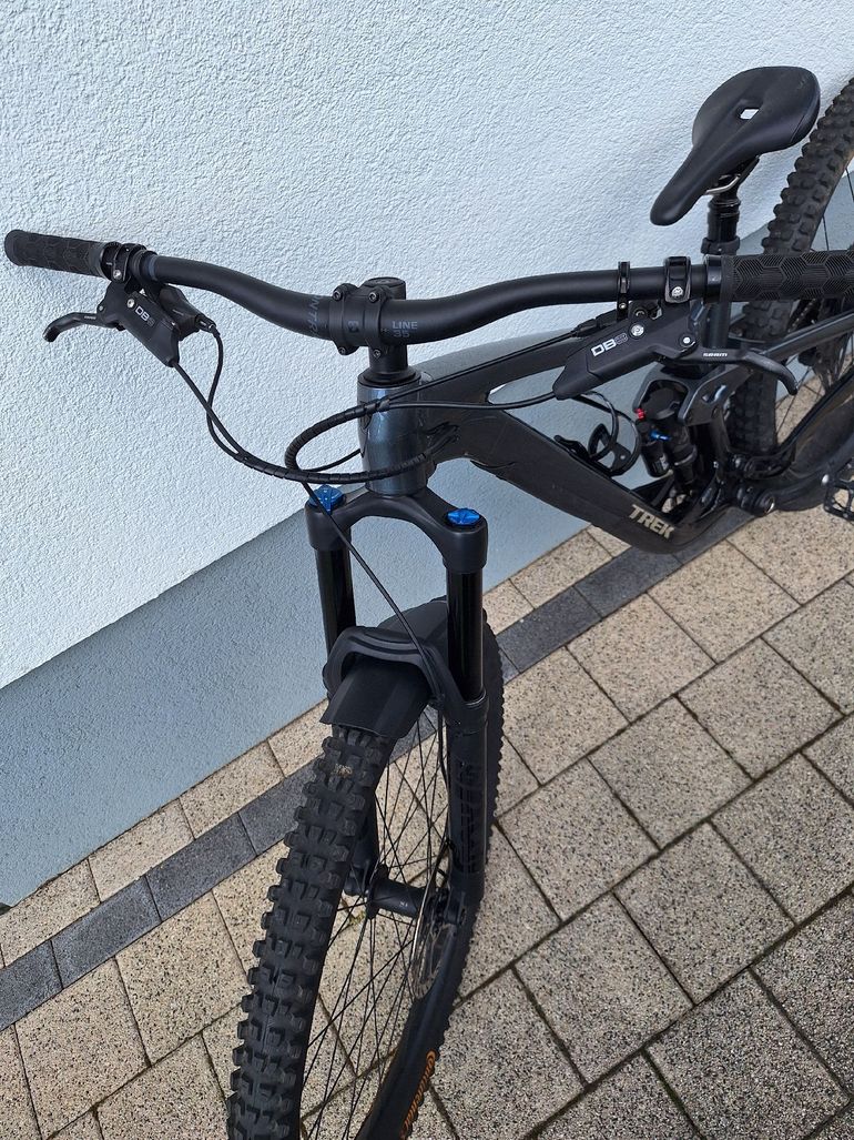 Použité Trek Fuel EX 8 Gen 6 2023 2023 Mountainbike — obrázek 5 z 10