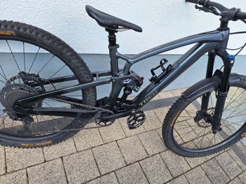 Použité Trek Fuel EX 8 Gen 6 2023 2023 Mountainbike — obrázek 4 z 10