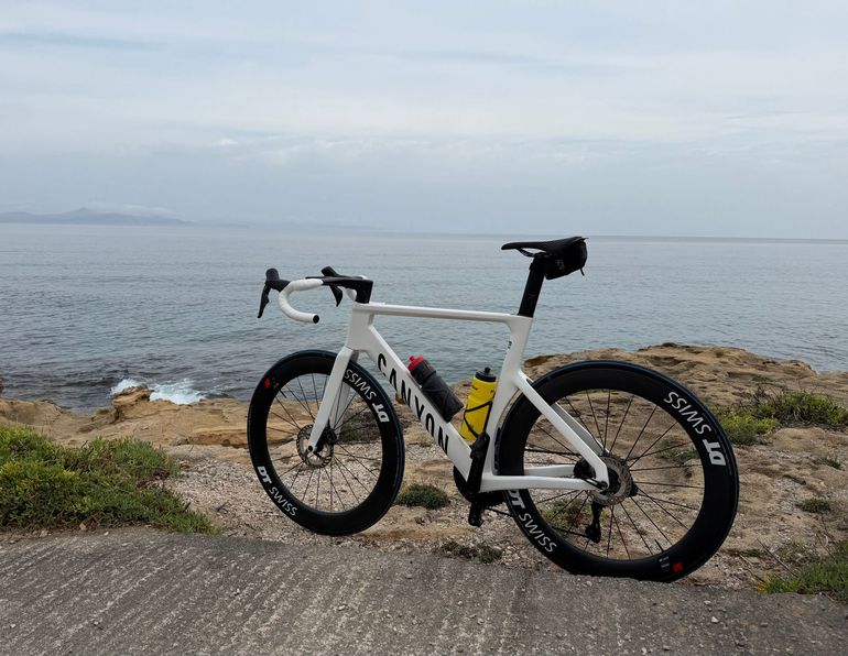 Used Canyon Aeroad CF SLX 7 Di2 2025 2025 Road & Gravel, White — image 3 of 3