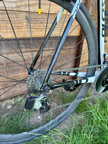 Used Cannondale Custom SRAM Red eTap AXS 2011 Road & Gravel, White — image 6 of 9
