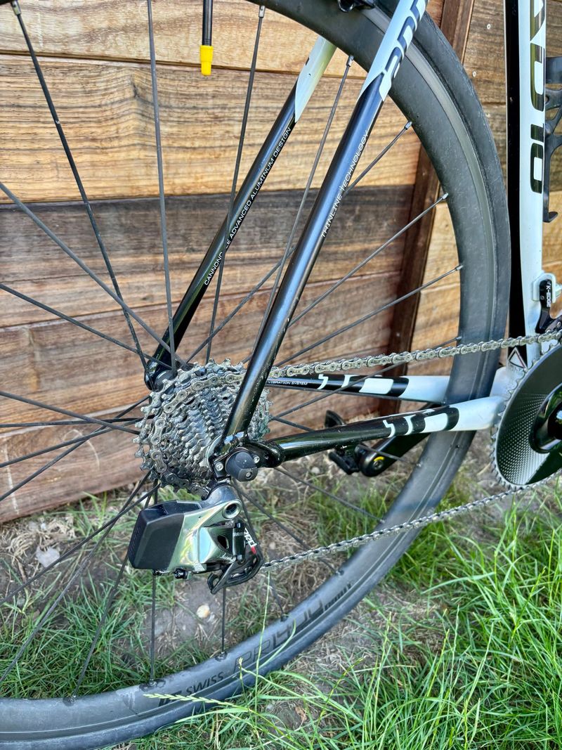Used Cannondale Custom SRAM Red eTap AXS 2011 Road & Gravel, White — image 6 of 9