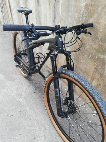 Used Trek Supercaliber SL 9.6 Gen 2 2026 2026 Mountainbike, Black, 29 — image 2 of 5