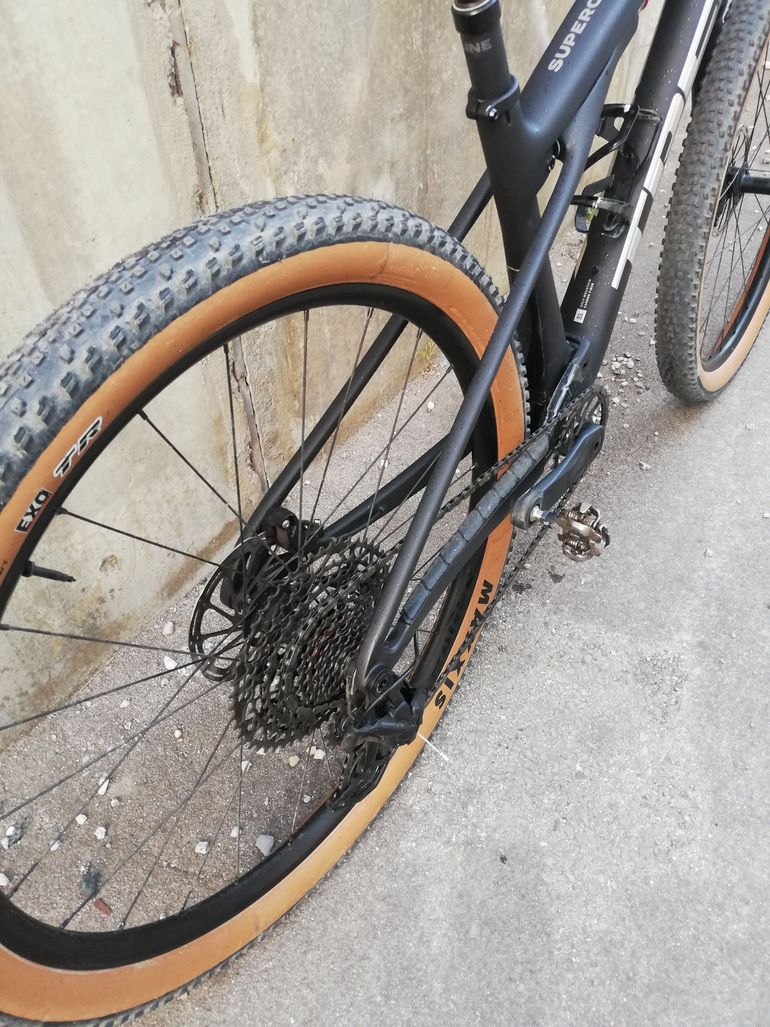 Used Trek Supercaliber SL 9.6 Gen 2 2026 2026 Mountainbike, Black, 29 — image 3 of 5