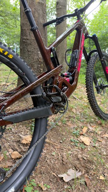 Used Santa Cruz Bronson R / Carbon C 2025 2025 Mountainbike, Red, 29, 27.5 — image 4 of 11