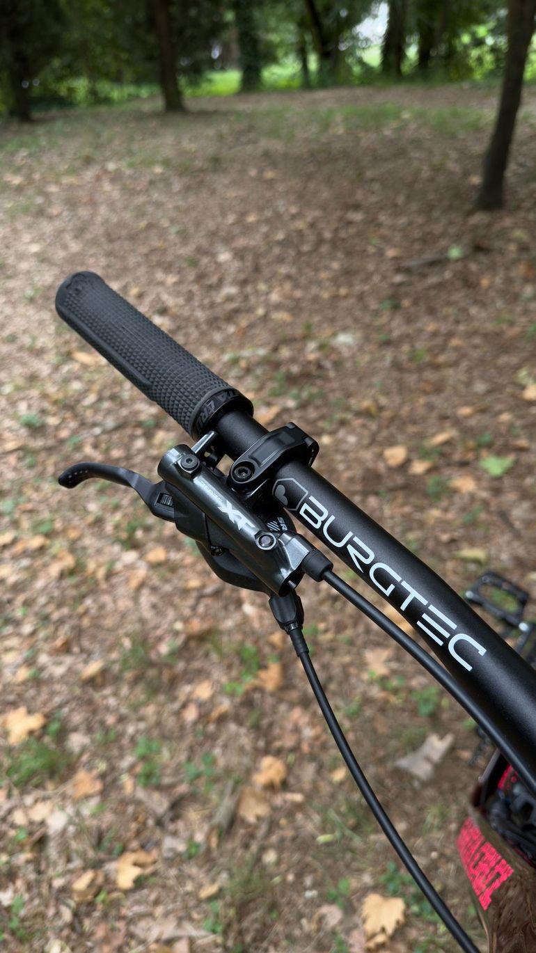 Used Santa Cruz Bronson R / Carbon C 2025 2025 Mountainbike, Red, 29, 27.5 — image 8 of 11