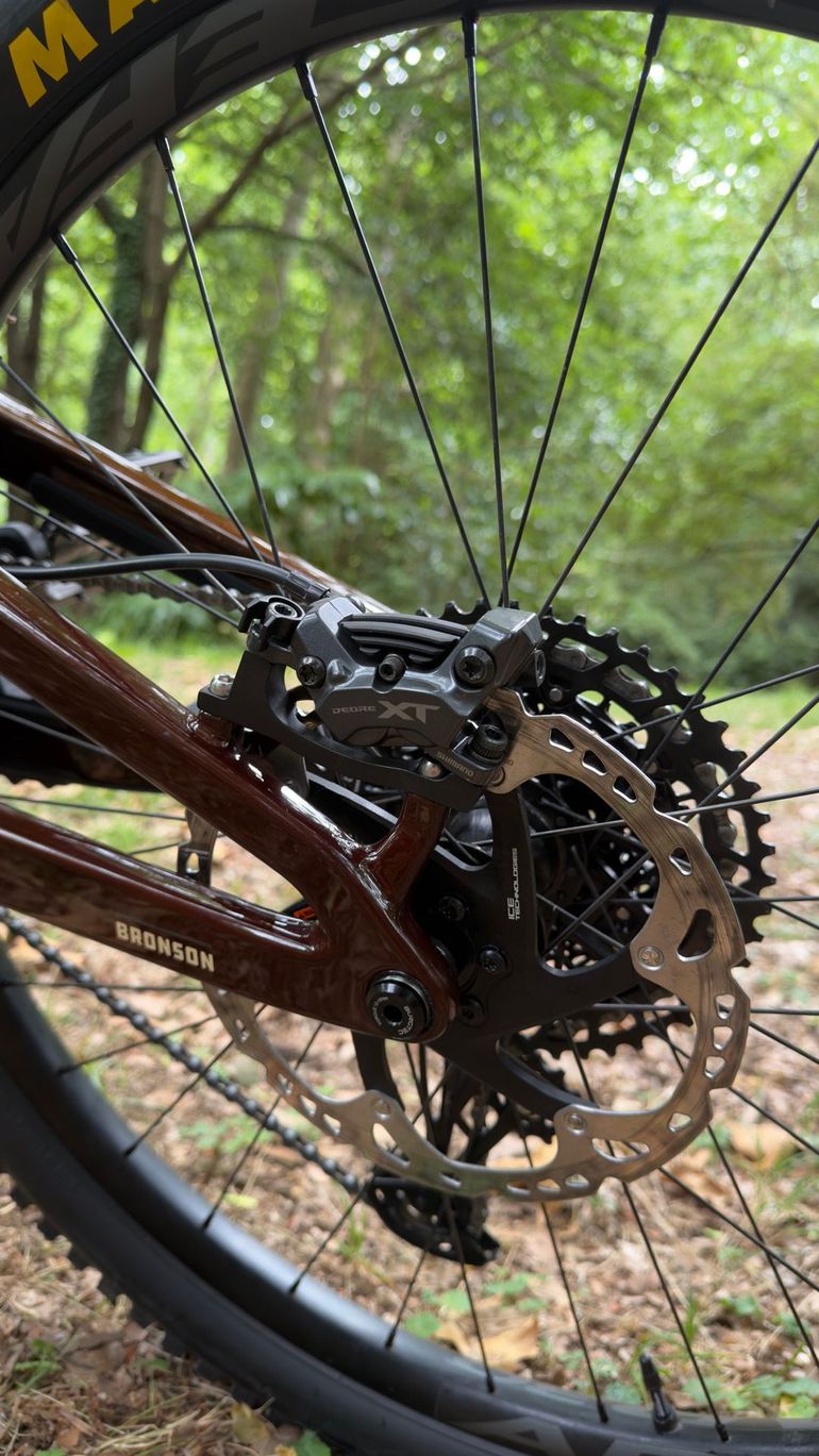 Used Santa Cruz Bronson R / Carbon C 2025 2025 Mountainbike, Red, 29, 27.5 — image 5 of 11