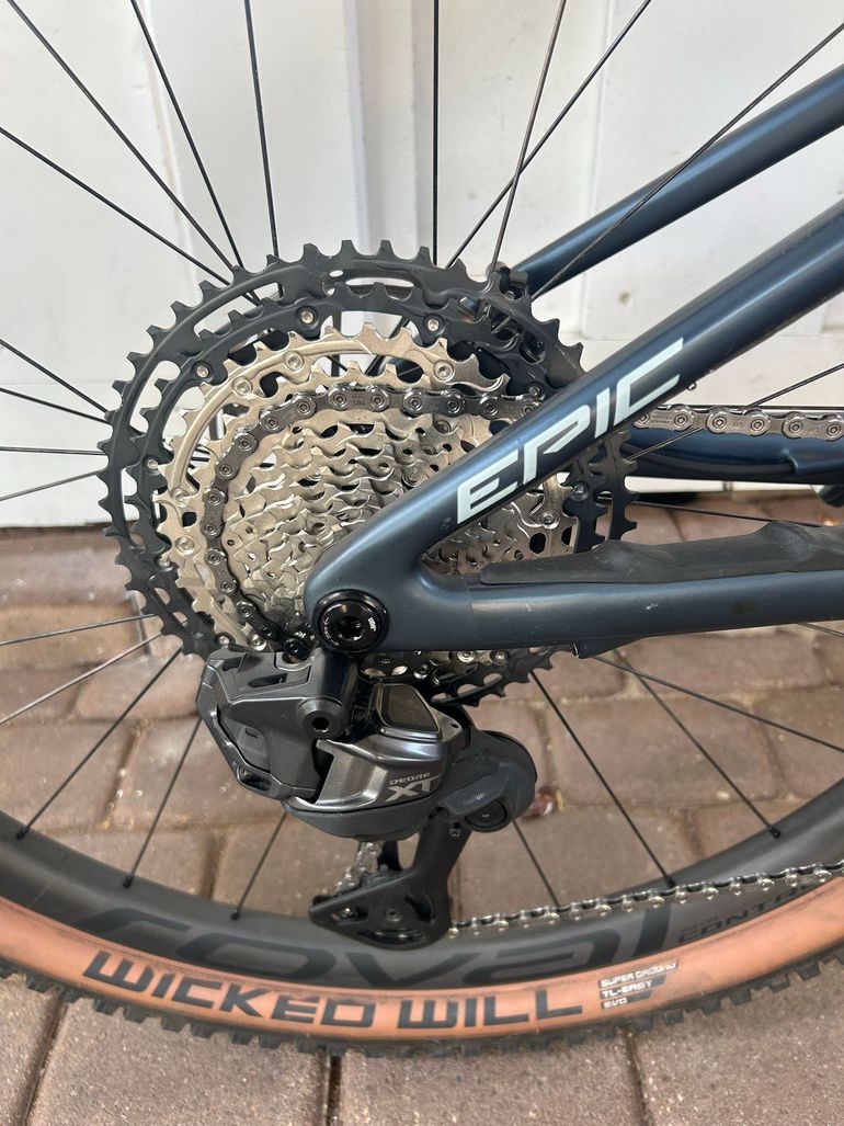 Used Specialized Epic Shimano Deore XT Di2 2023 Mountainbike, Blue — image 10 of 13