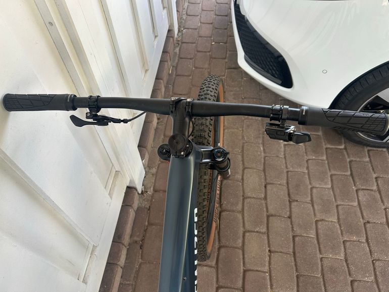Used Specialized Epic Shimano Deore XT Di2 2023 Mountainbike, Blue — image 11 of 13