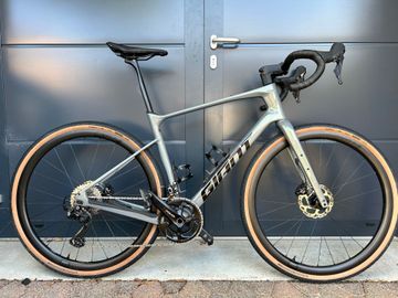 Gebrauchtes Giant Revolt Advanced 0 2025 2025 Road & Gravel, Hellgrau — Bild 1 von 6