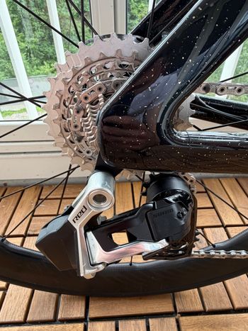 Used Canyon Aeroad CFR AXS 2025 2025 Road & Gravel, Black — image 9 of 15