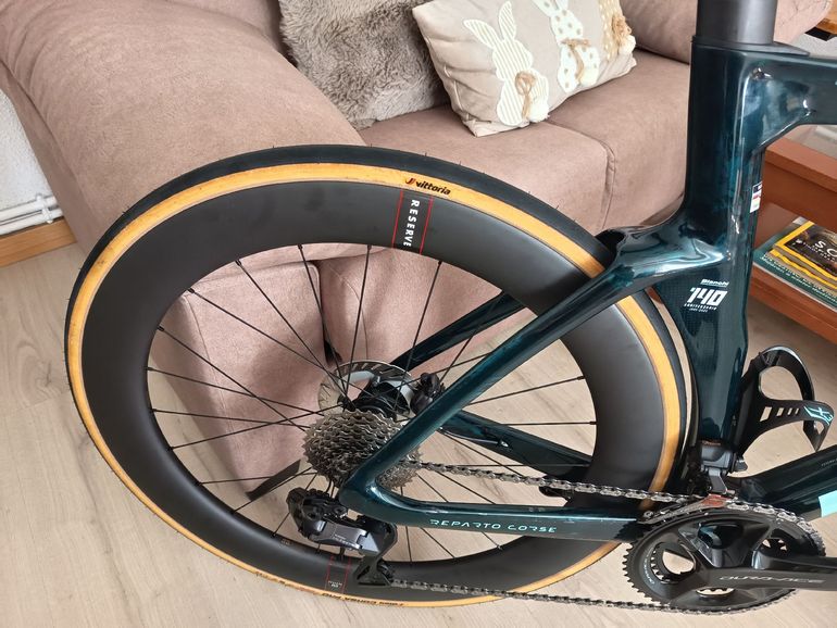 Použité BIANCHI OLTRE RC REPARTO CORSE EDICIÓN LIMITADA 140 TH ANIVERSARIO CUADRO 001 EXCLUSIVO TOPE GAMA ❗ Custom Shimano Ultegra Di2 2026 Road & Gravel — obrázek 9 z 23