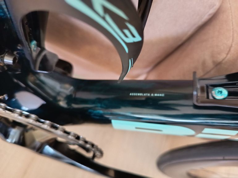 Použité BIANCHI OLTRE RC REPARTO CORSE EDICIÓN LIMITADA 140 TH ANIVERSARIO CUADRO 001 EXCLUSIVO TOPE GAMA ❗ Custom Shimano Ultegra Di2 2026 Road & Gravel — obrázek 22 z 23