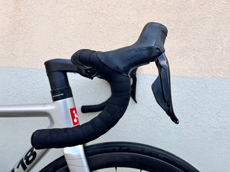 Used Argon 18 Gallium CS - Carbon - Shimano 105 Di2 - 2024 2024 Road & Gravel, Light Gray — image 11 of 20