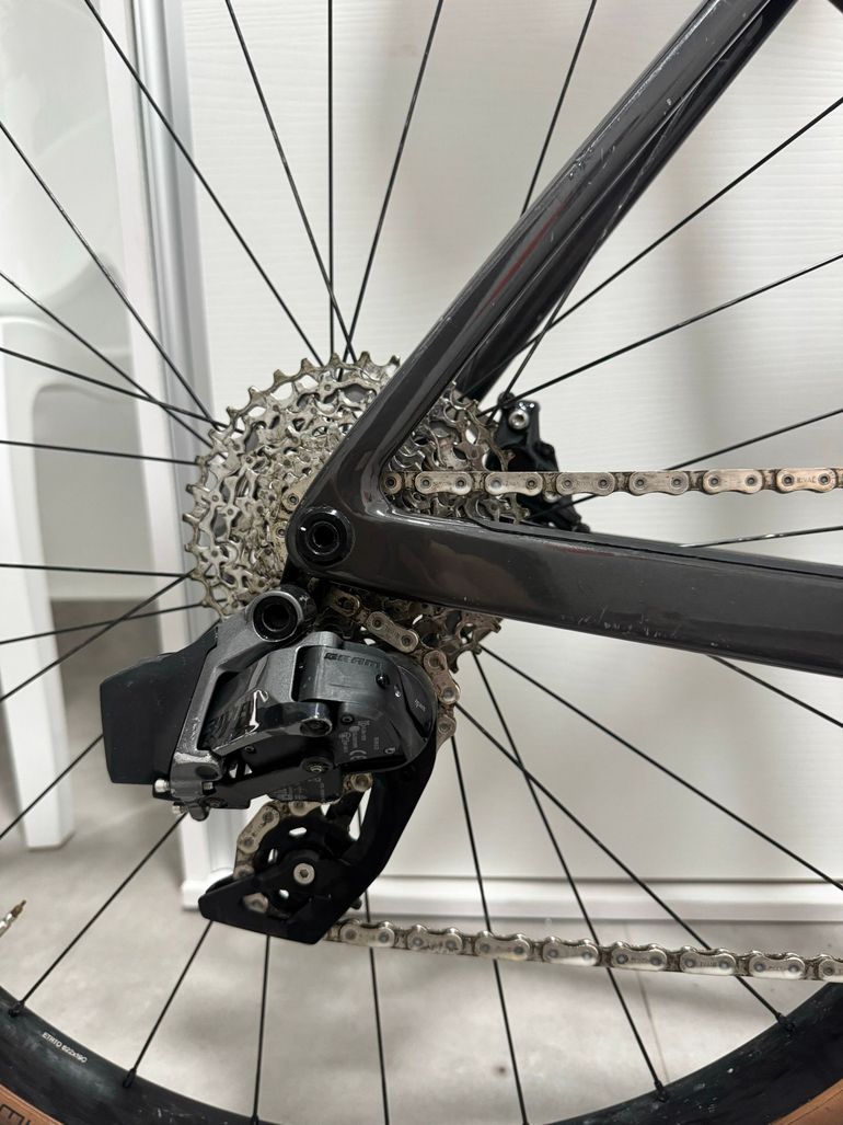 Used Scott Addict RC 20 2023 Custom SRAM Rival eTap AXS 2023 Road & Gravel, Green — image 9 of 40