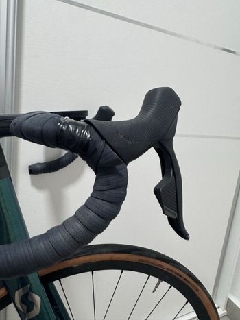 Used Scott Addict RC 20 2023 Custom SRAM Rival eTap AXS 2023 Road & Gravel, Green — image 13 of 40