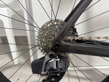 Used Scott Addict RC 20 2023 Custom SRAM Rival eTap AXS 2023 Road & Gravel, Green — image 6 of 40