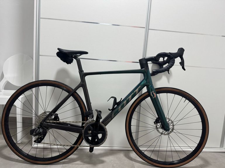 Used Scott Addict RC 20 2023 Custom SRAM Rival eTap AXS 2023 Road & Gravel, Green — image 1 of 40