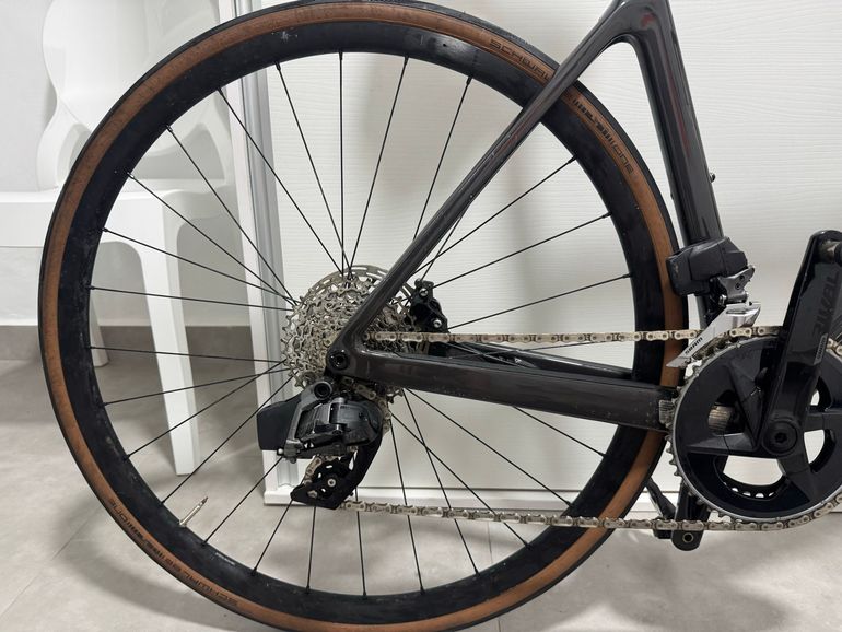 Used Scott Addict RC 20 2023 Custom SRAM Rival eTap AXS 2023 Road & Gravel, Green — image 4 of 40