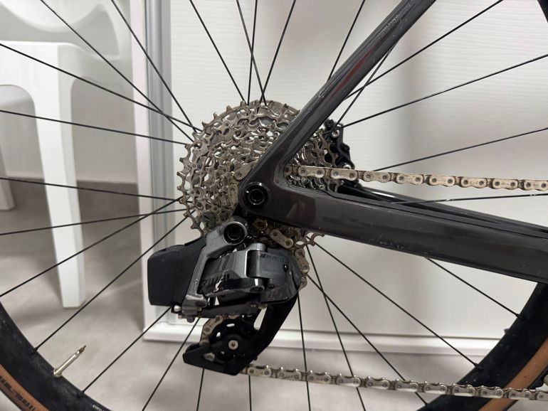 Used Scott Addict RC 20 2023 Custom SRAM Rival eTap AXS 2023 Road & Gravel, Green — image 8 of 40