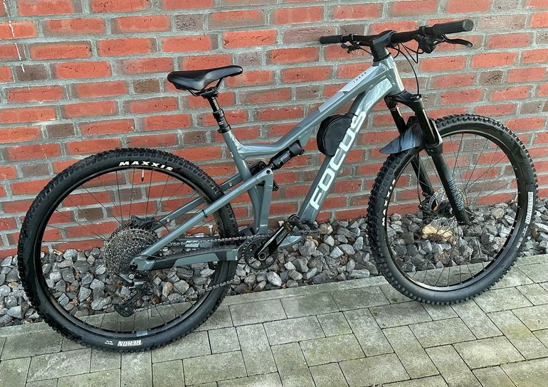 Used Focus THRON 6.8 2021 2021 Mountainbike, Light Gray, 29 — image 2 of 5