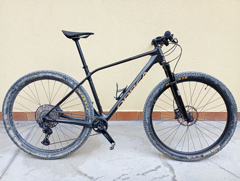 Used Orbea ALMA M30 2024 2024 Mountainbike, Black, 29 — image 1 of 9