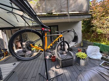 Used Trek Procaliber 9.7 2021 2021 Mountainbike, Orange, 29 — image 2 of 5