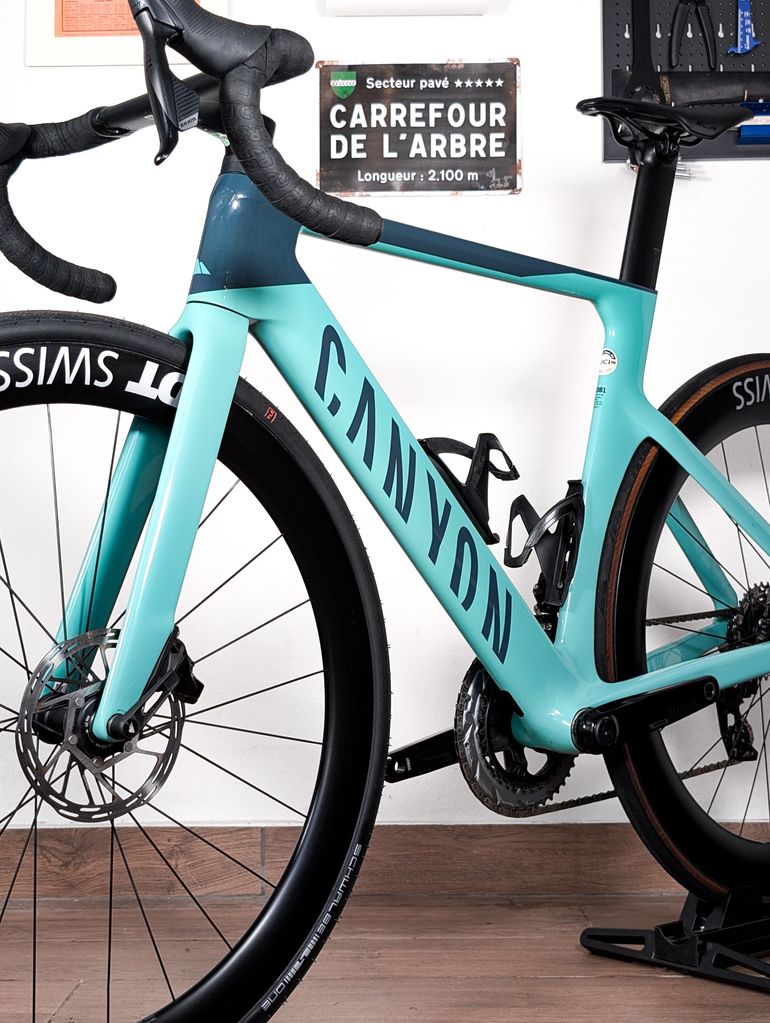 Used Canyon Aeroad CF SLX 7 eTap 2024 2024 Road & Gravel, Blue — image 6 of 23