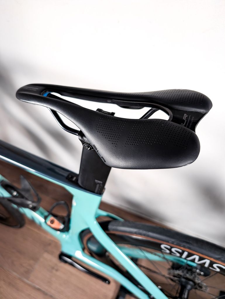 Used Canyon Aeroad CF SLX 7 eTap 2024 2024 Road & Gravel, Blue — image 16 of 23