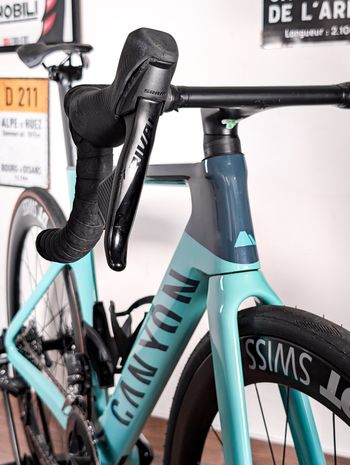 Used Canyon Aeroad CF SLX 7 eTap 2024 2024 Road & Gravel, Blue — image 17 of 23