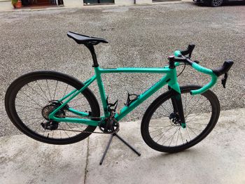Used Bianchi Impulso Pro - Rival 1 2023 2023 Road & Gravel, Green — image 8 of 9