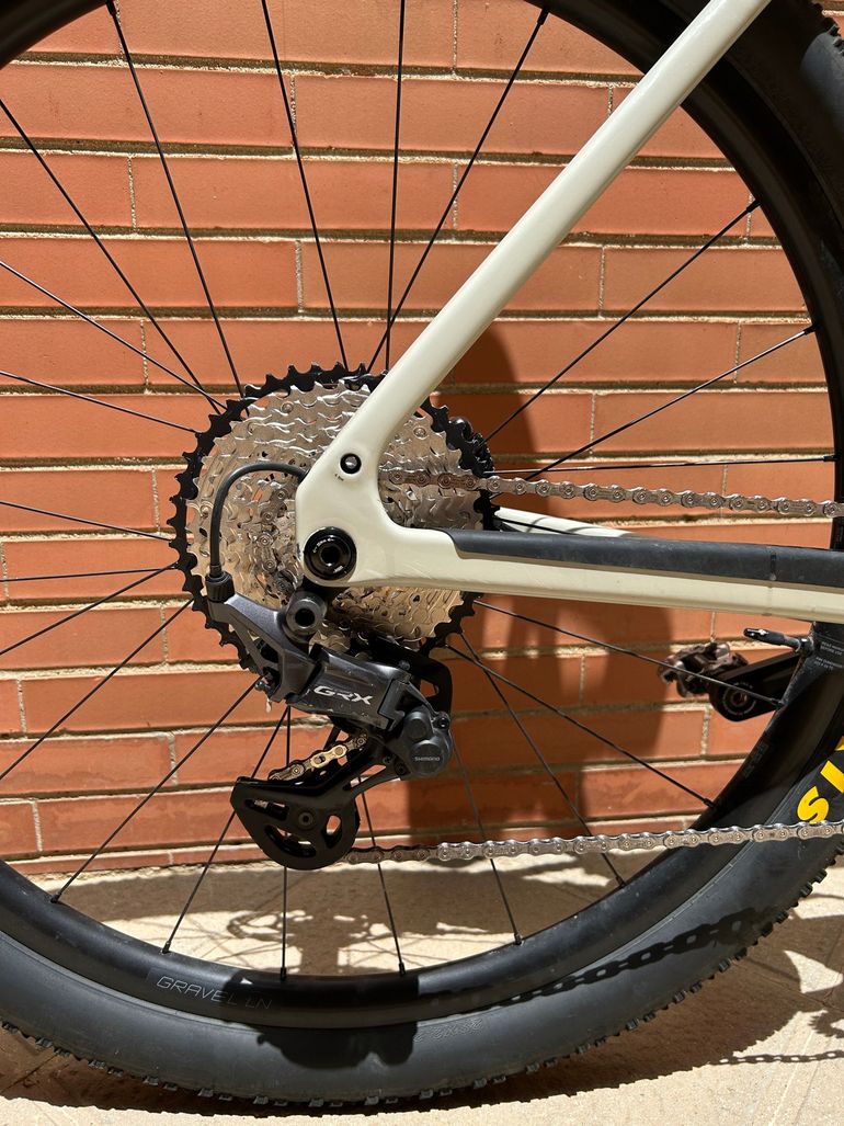 Used Canyon Grizl CF 7 2026 2026 Road & Gravel, Light Gray — image 3 of 8