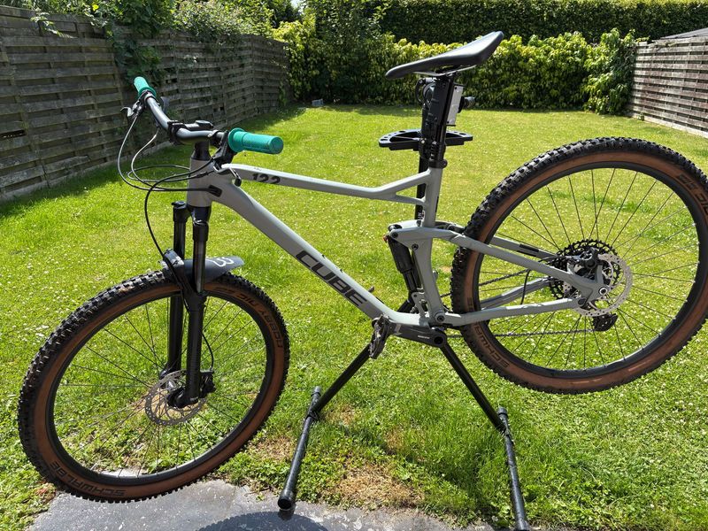 Used CUBE STEREO ONE22 PRO 2024 2024 Mountainbike, Light Gray, 27.5, 29 — image 1 of 6