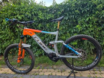 Použité CUBE STEREO HYBRID 160 Action Team 500 27.5 2019 2019 Mountainbike — obrázek 2 z 6