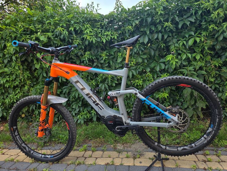 Použité CUBE STEREO HYBRID 160 Action Team 500 27.5 2019 2019 Mountainbike — obrázek 2 z 6