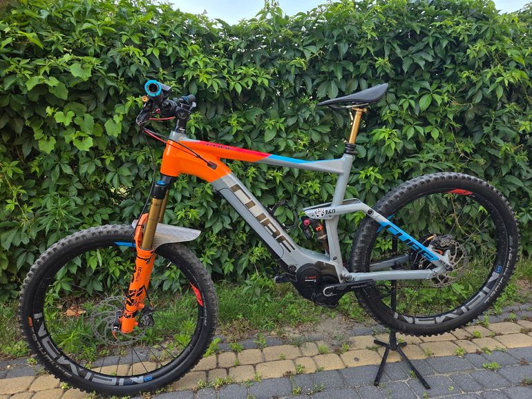 Použité CUBE STEREO HYBRID 160 Action Team 500 27.5 2019 2019 Mountainbike — obrázek 1 z 6