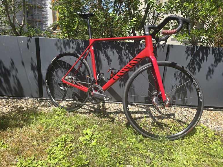 Brugt Canyon Ultimate CF SL 8 Disc Di2 2022 2022 Road & Gravel — billede 1 af 8