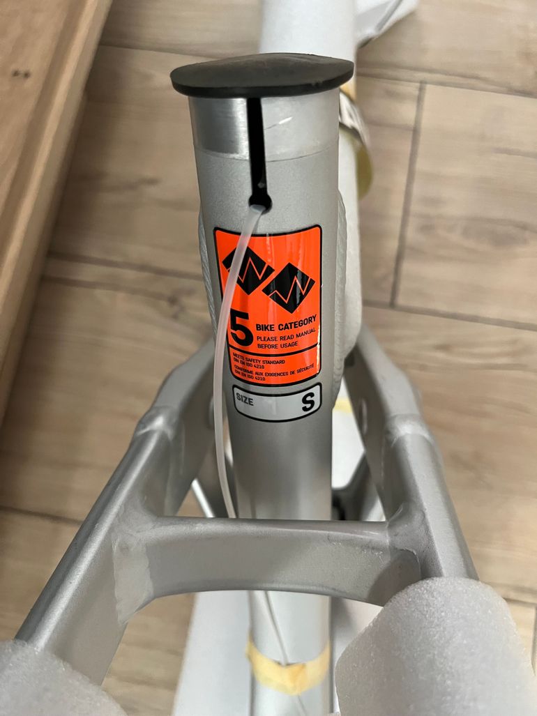 Used Canyon Torque Mullet 6 2025 Frameset 2025 Mountainbike, Light Gray — image 3 of 8