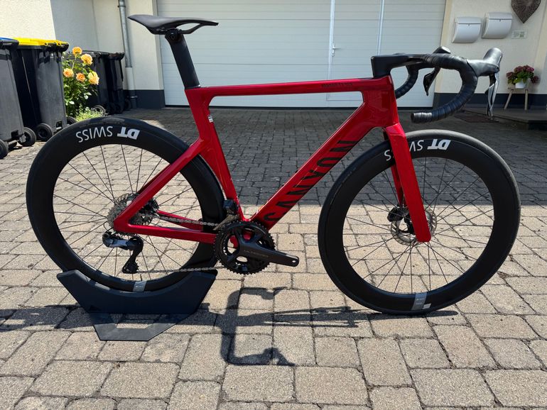 Gebrauchtes Canyon Aeroad CF SLX 8 Di2 Speed 2025 2025 Road & Gravel, Rot — Bild 1 von 14