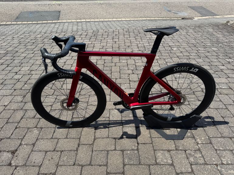 Gebrauchtes Canyon Aeroad CF SLX 8 Di2 Speed 2025 2025 Road & Gravel, Rot — Bild 2 von 14