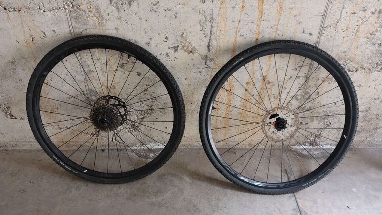 Used Canyon Endurace CF SL 7 Disc 2022 2022 Road & Gravel, Black — image 6 of 15