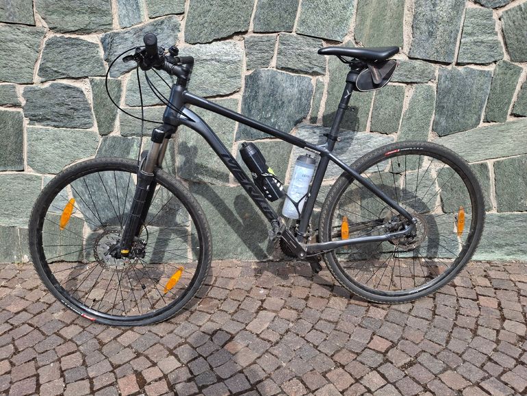 Merida Custom Shimano Alivio 2022 Road & Gravel usato, Nero — immagine 2 di 7