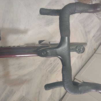 Used Specialized S-Works Tarmac SL8 - Shimano Dura-Ace Di2 2024 2024 Road & Gravel, Red — image 3 of 10
