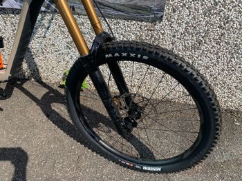 Used Giant Glory Advanced 2024 2024 Mountainbike, White, 29, 27.5 — image 10 of 11