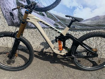 Used Giant Glory Advanced 2024 2024 Mountainbike, White, 29, 27.5 — image 2 of 11