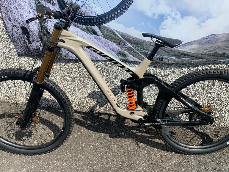 Used Giant Glory Advanced 2024 2024 Mountainbike, White, 29, 27.5 — image 2 of 11