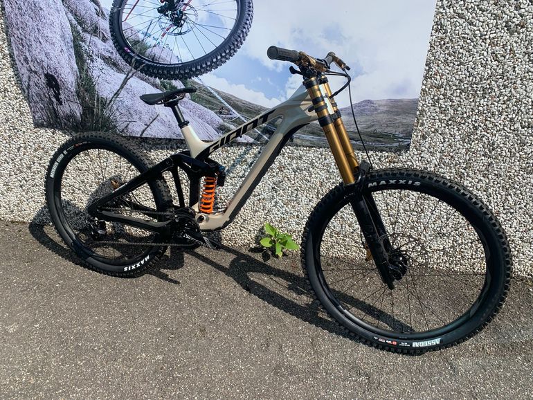 Used Giant Glory Advanced 2024 2024 Mountainbike, White, 29, 27.5 — image 1 of 11