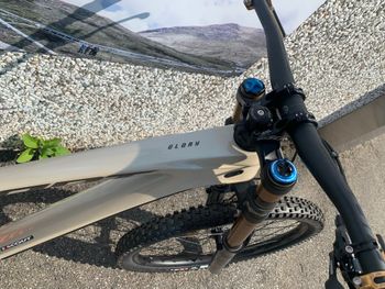 Used Giant Glory Advanced 2024 2024 Mountainbike, White, 29, 27.5 — image 5 of 11