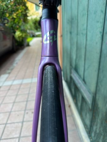 Použité Gusto Custom Shimano 105 Di2 2024 Road & Gravel — obrázek 6 z 10