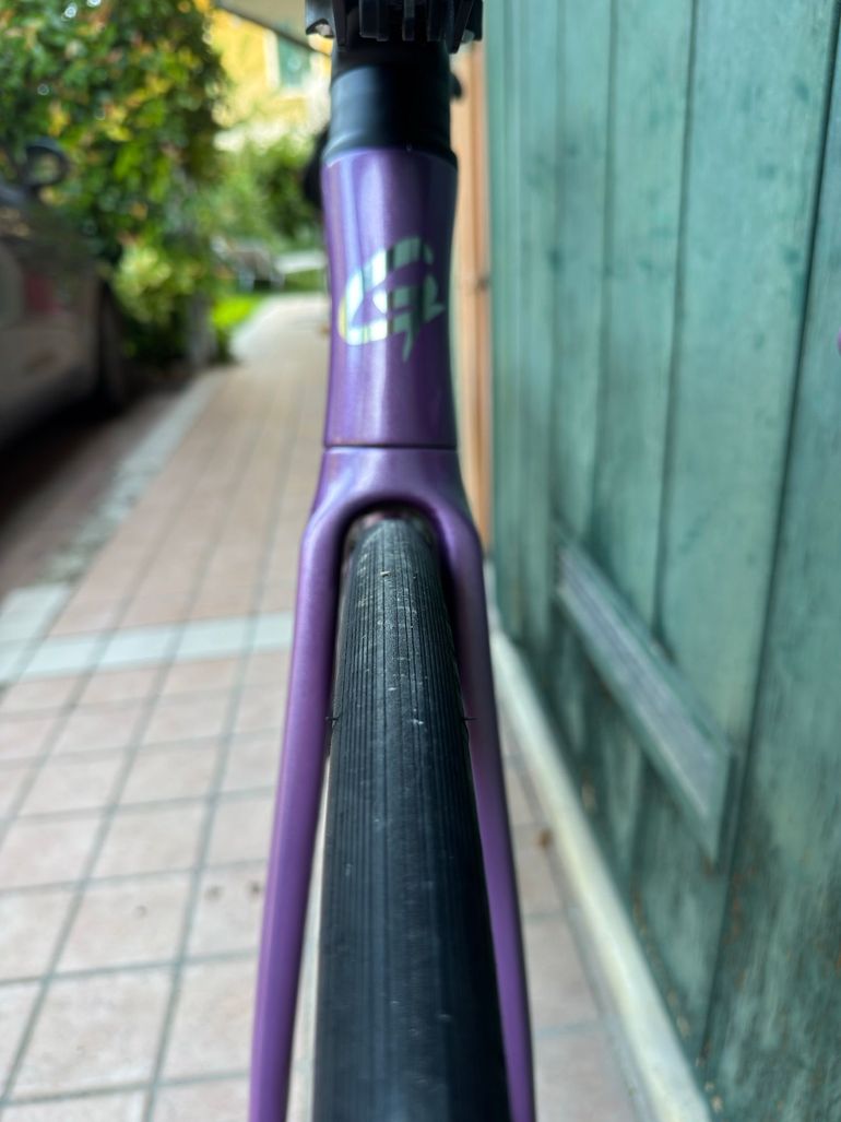 Použité Gusto Custom Shimano 105 Di2 2024 Road & Gravel — obrázek 6 z 10