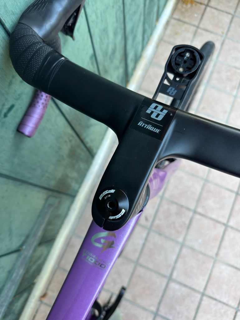 Použité Gusto Custom Shimano 105 Di2 2024 Road & Gravel — obrázek 7 z 10